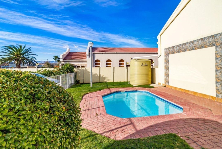 2 Bedroom Property for Sale in Gordons Bay Western Cape